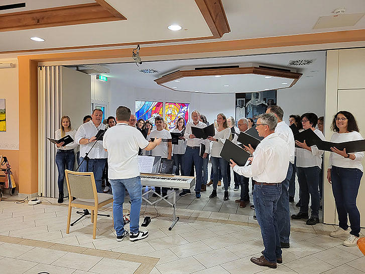 Chor „Les art du Chant“ zu Besuch im Alten- und Pflegeheim St. Hildegard Emmelshausen